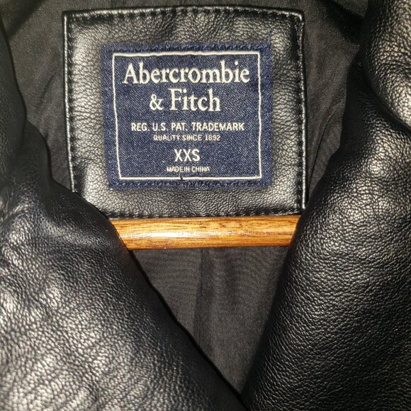 Abercrombie Black Faux Leather Cropped Moto Jacket XXS Petite Minimalist Y2K Wmn - Picture 4 of 8